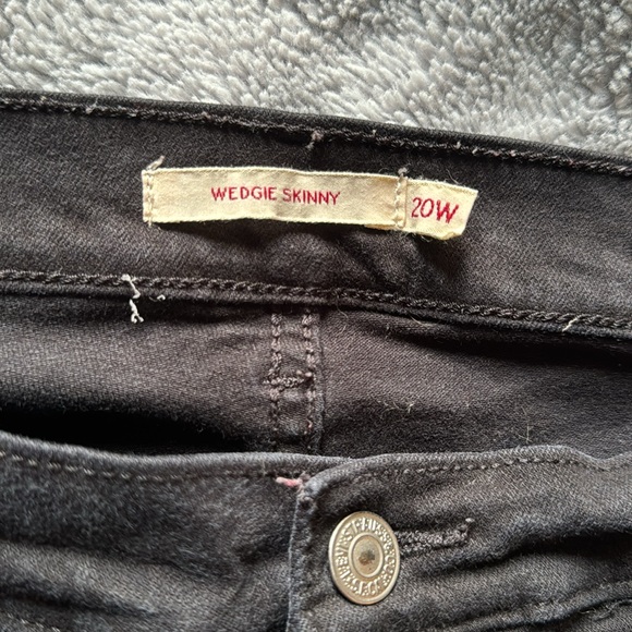 EUC Levi’s jeans. - Picture 3 of 11